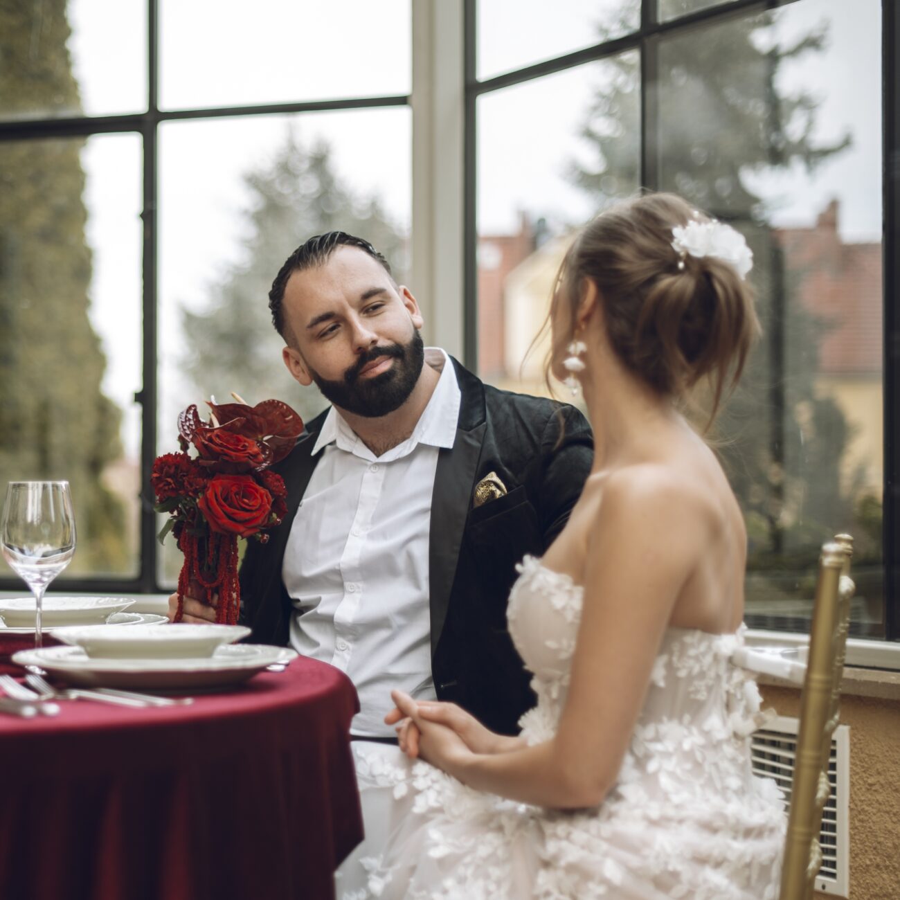 Kolczyki z trzema kwiatami z kolekcji SOFI - obrazek 3
