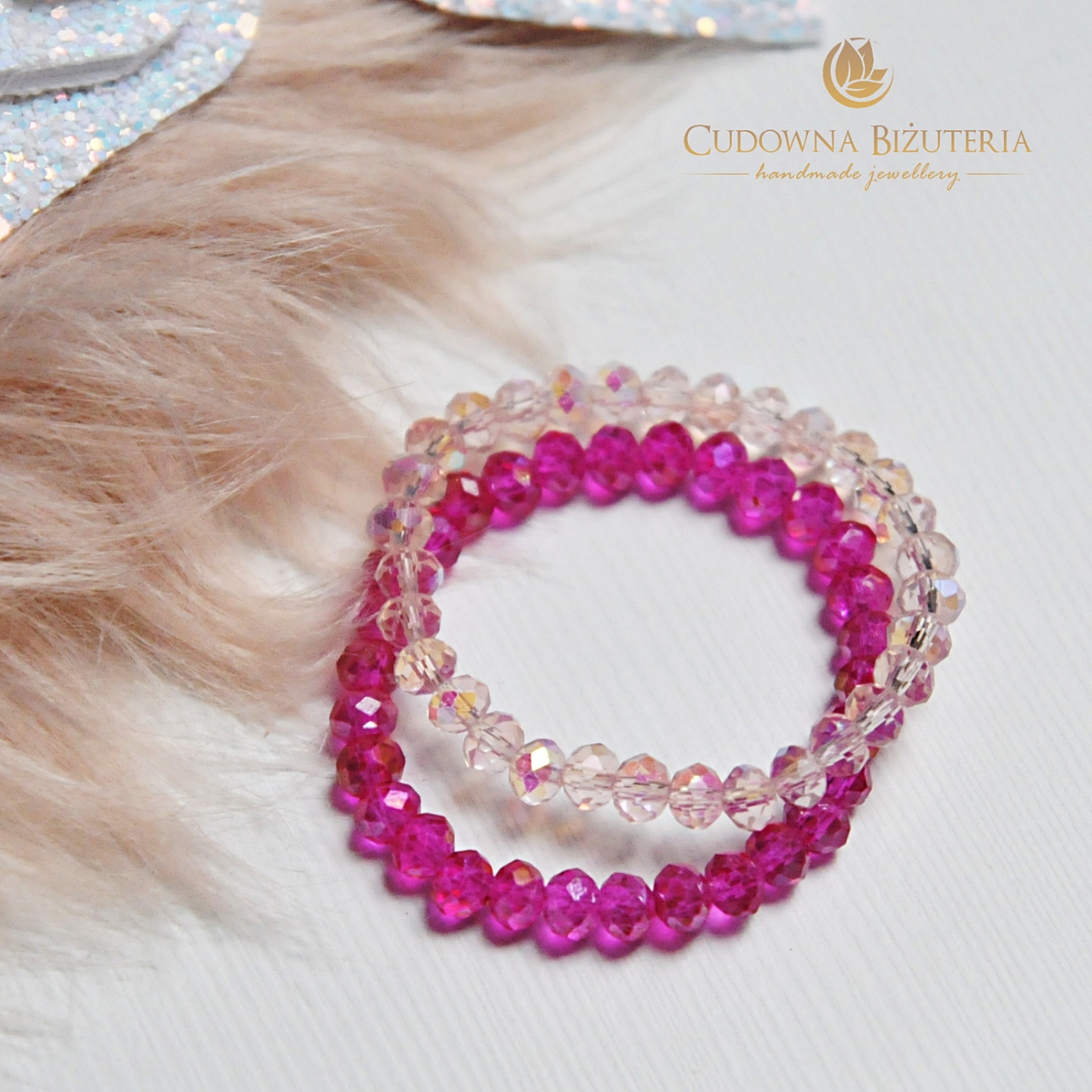 Zestaw różowych bransoletek dla dziewczynki