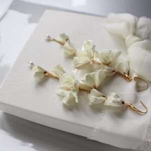 Długie kolczyki z kwiatami FLORESSA FOUR ecru