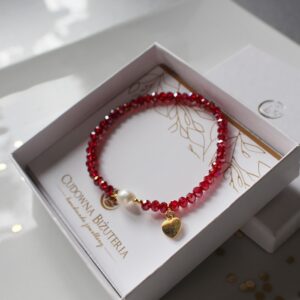 Czerwona kryształowa bransoletka z perłą i zawieszką serduszko