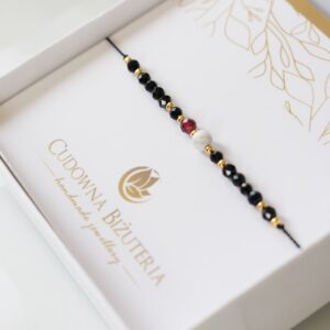 Bransoletka na nici z howlitem i granatem - SILK