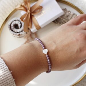 Fioletowa bransoletka z serduszkiem