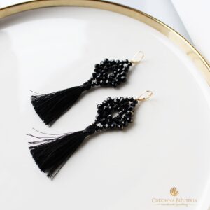 Czarne, długie kolczyki z kolekcji AYRA