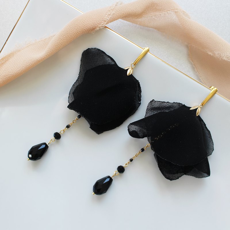 Czarne kolczyki z kolekcji ANA