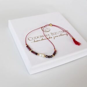 Czewrona bransoletka z granatami i perełką - SILK