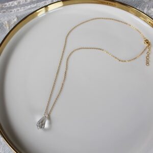 Naszyjnik z kryształem do sukienki z dekoltem V z kolekcji DROP ME LIGHT