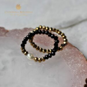 Zestaw kryształowych pierścionków czarny z perełką i złoto pirytowe