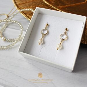 Kolczyki z kolekcji WINE kryształ w okuciu i perła biała