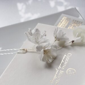 Delikatna srebrna kokówka z kwiatuszkami FLORESSA