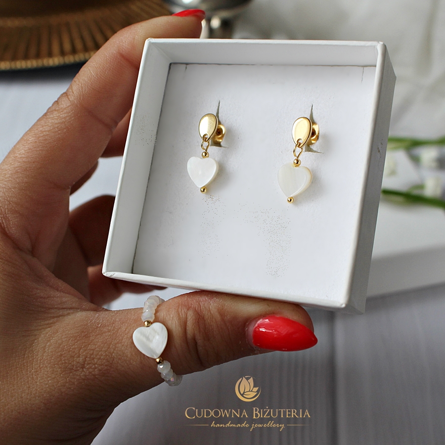 Kolczyki z serduszkami z masy perłowej