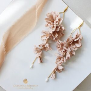 Długie kolczyki z beżowymi kwiatami FLORESSA MAX