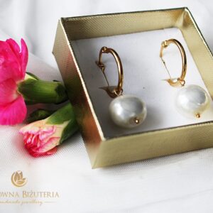 Kolczyki złota stal szlachetna biała perła Majorka i ozdobne zapięcia