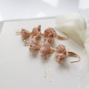 Kwiatowe kolczyki FLORESSA MINI beżowe, kremowe