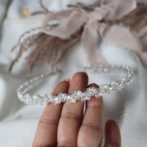 Ślubna opaska do włosów z perełkami i kremowymi kryształkami