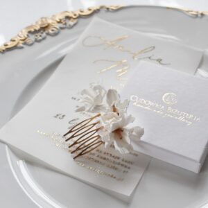 Subtelna spinka kwiatowa z kolekcji FLORESSA