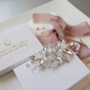 Ozdoba do fal z dodatkiem srebrnych kryształów i perełek