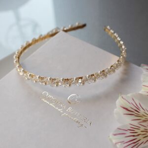 Ślubna opaska, tiara do włosów z kryształkami i perełkami EMMA