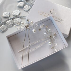 Delikatne kokówki w kolorze srebrnym z perełkami