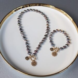 Zestaw biżuterii naszyjnik i bransoletka z perłami