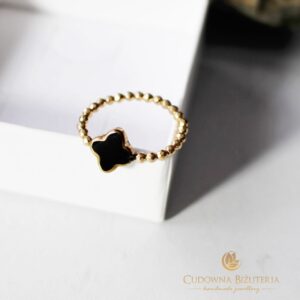 Złoty pierścionek z czarnym kryształem z kolekcji BLACK