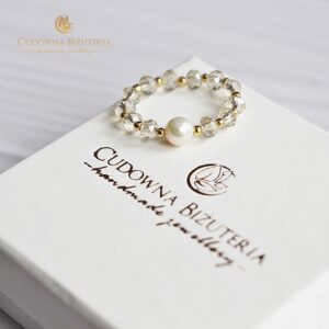 Pierścionek z kolekcji WINE kryształowe białe wino i perła biała