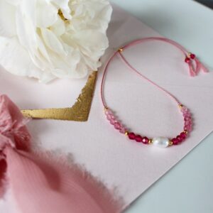 Bransoletka SILK z różowymi kamieniami i perełką
