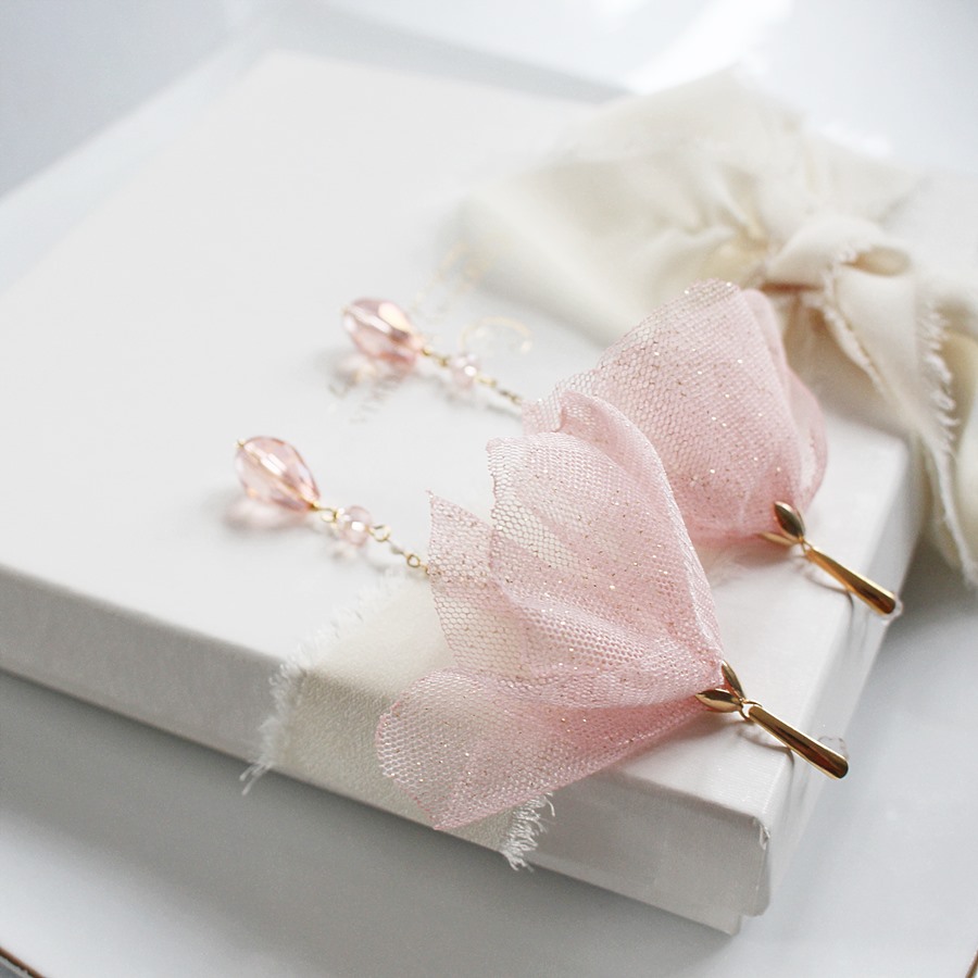 Różowe kolczyki z kolekcji ANA