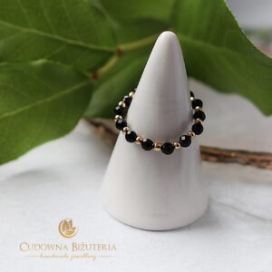 Pierścionek czarny spinel ze złotem