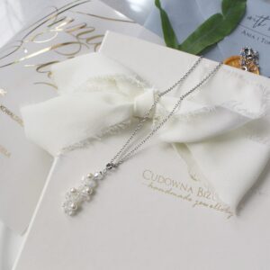 Wisiorek z łańcuszkiem EMMA