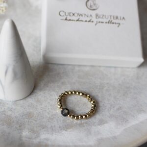 Złoty pierścionek plus kamień Larvikitu