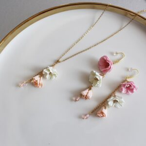 Złoty naszyjnik FLORESSA z kwiatuszkami pastelowy