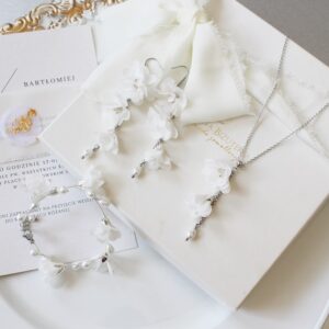 Naszyjnik SOFI z kwiatuszkami srebrny