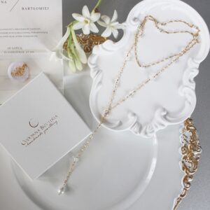 Naszyjnik na plecy z kryształami i perełkami kolekcja IRIS