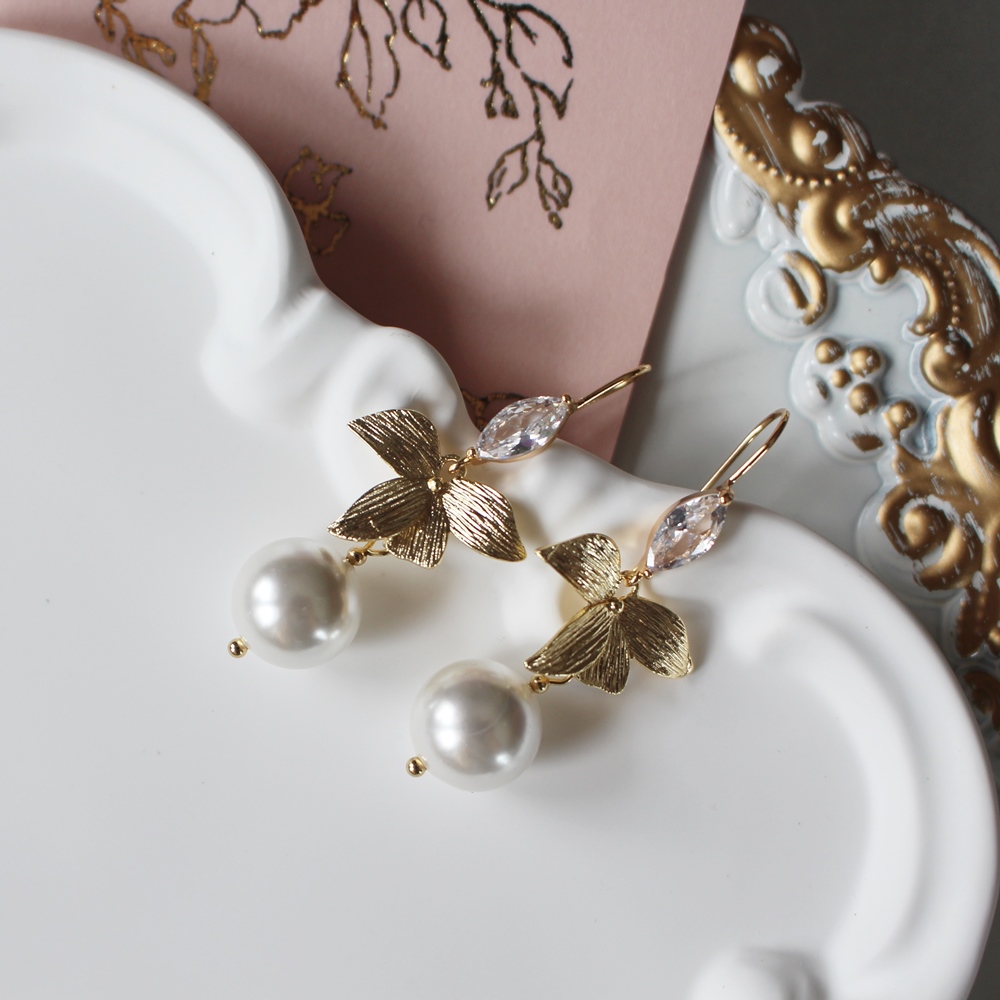 Kolczyki RUFINA z perłą, listkami i ozdobnym zapięciem