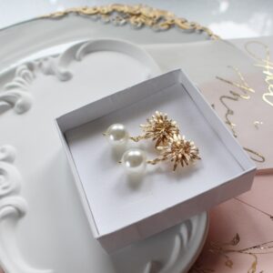 Kolczyki ślubne z dużymi perłami zapięcia kwiaty